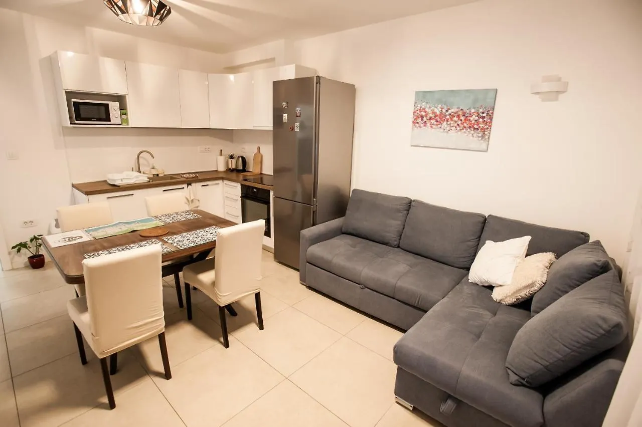 Apartment Little Violet - Balcony & Free Parking Zadar