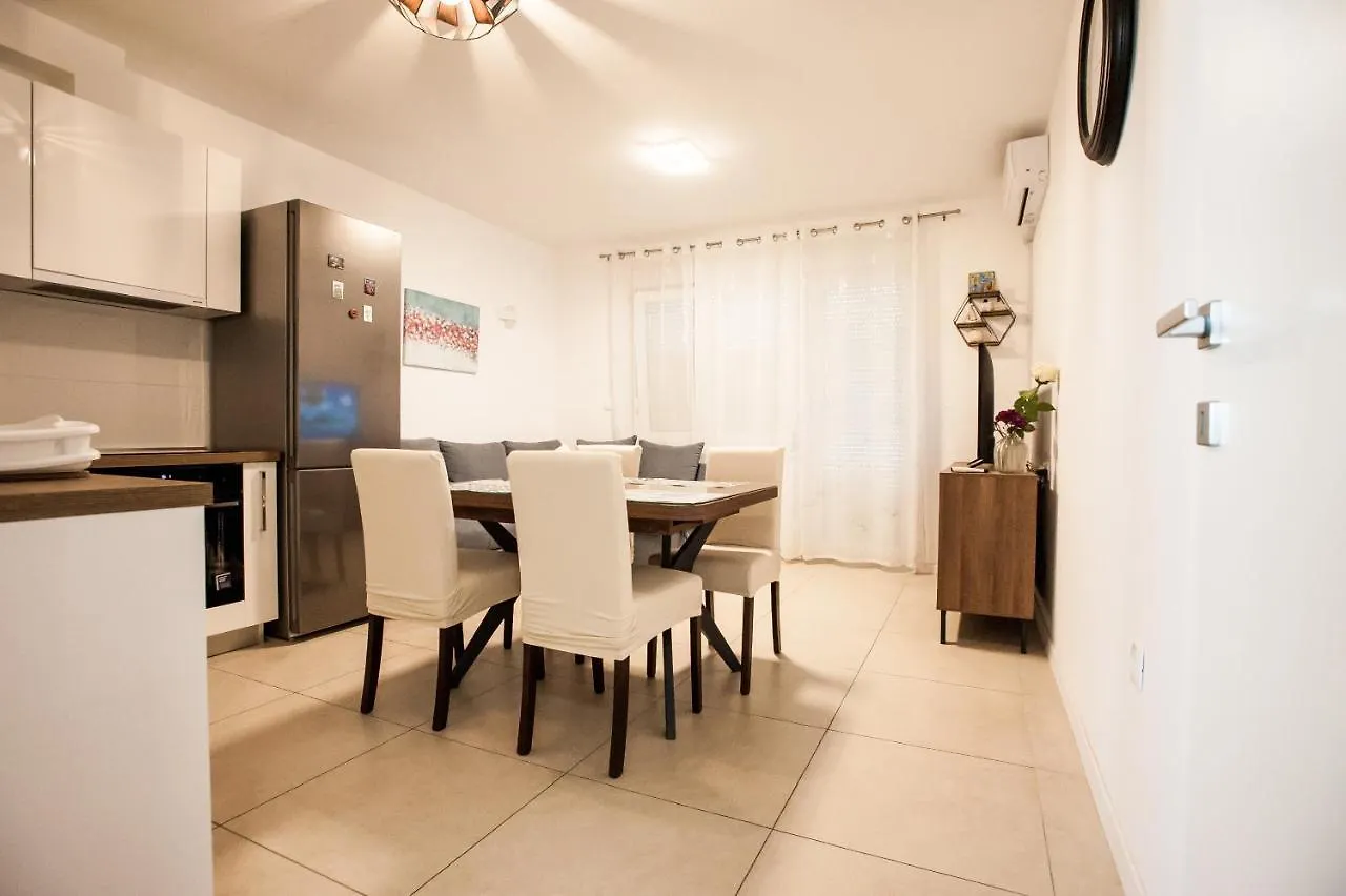 Apartment Little Violet - Balcony & Free Parking Zadar