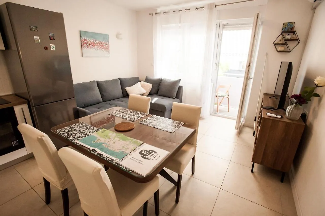 Apartment Little Violet - Balcony & Free Parking Zadar